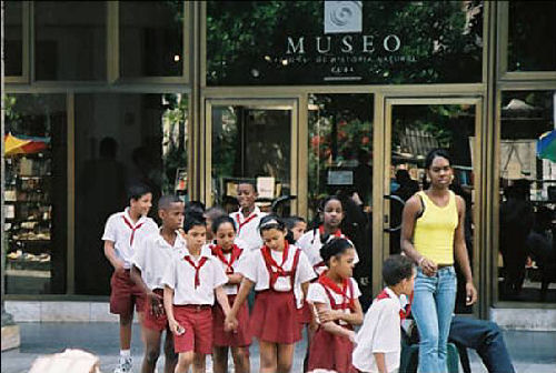 Escolares cubanos